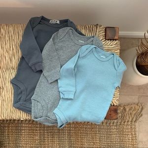 Carter’s long sleeve onesies (set of 3)